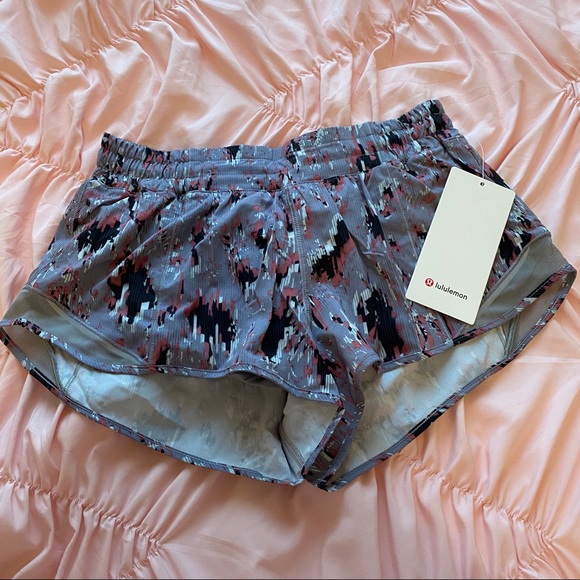 lululemon athletica Pants - NWT Lululemon Hotty Hot 2.5” Shorts